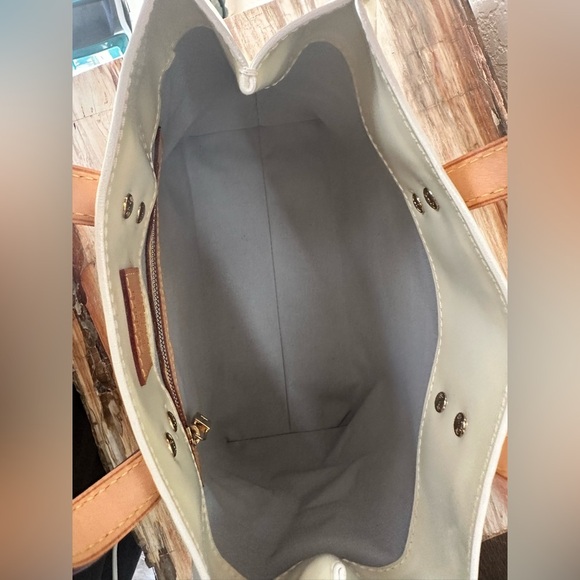 LOUIS VUITTON Vernis Reade PM Perle - Picture 2 of 10